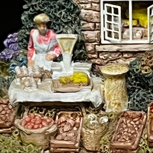 Lilliput Lane | Fresh Today | Collectors' Club - Picture 3 of 13